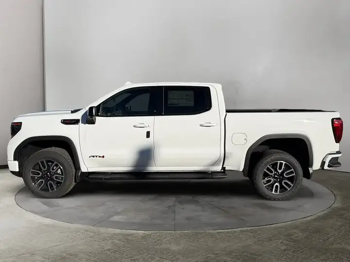 GMC Sierra 1500 2026 photo 2