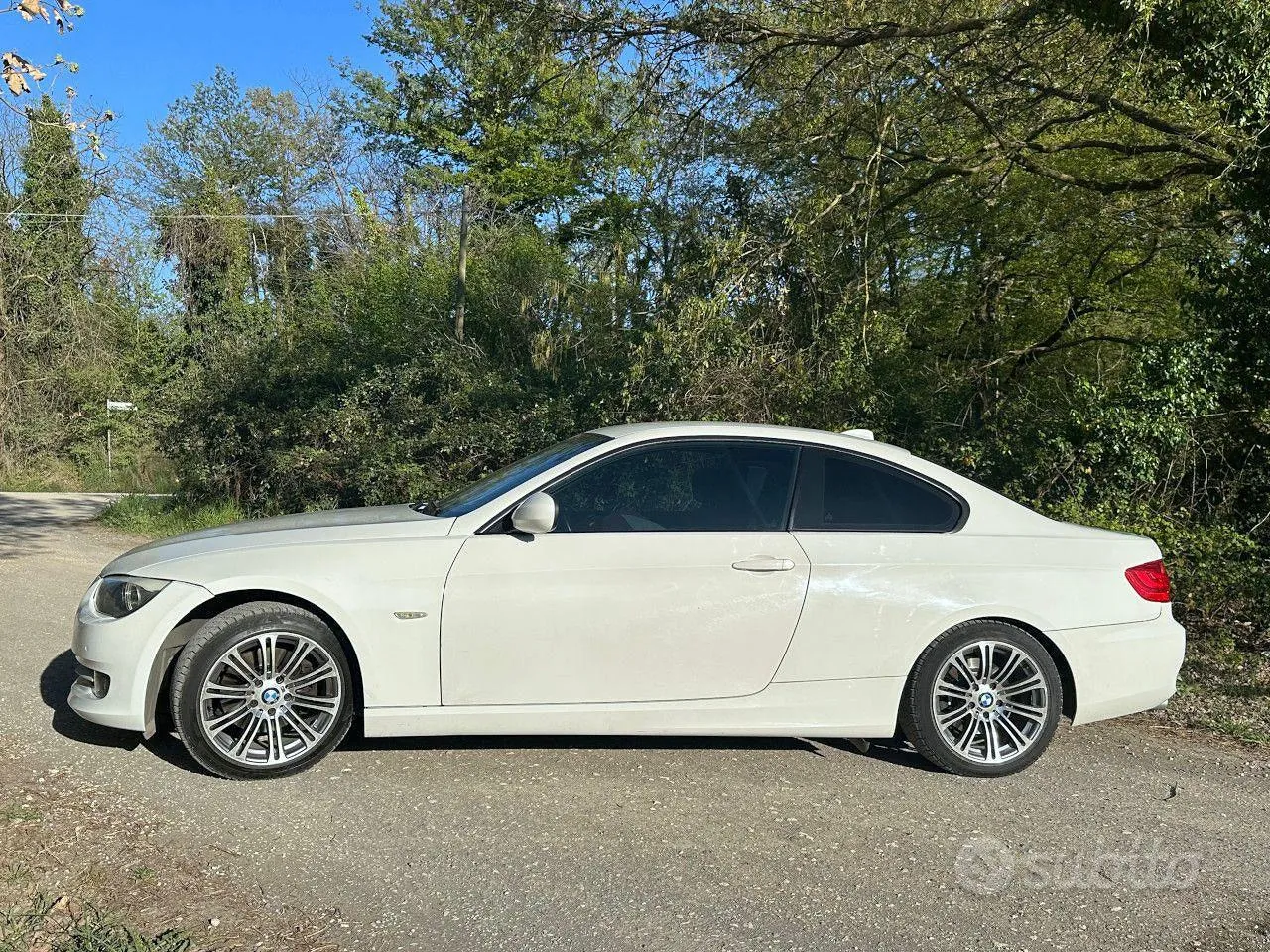BMW 320D Coupe 2010 photo 3