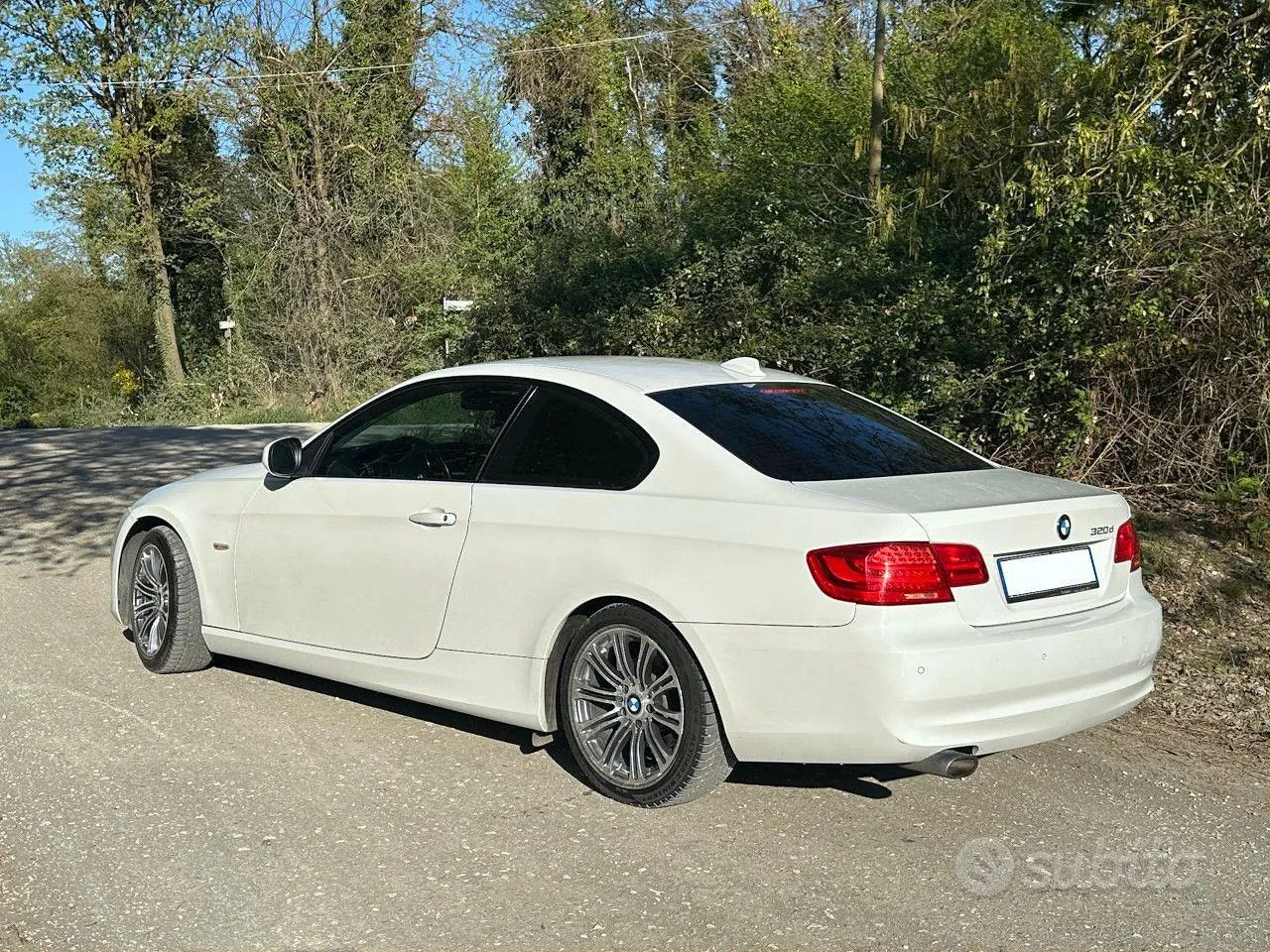 BMW 320D Coupe 2010 photo 4
