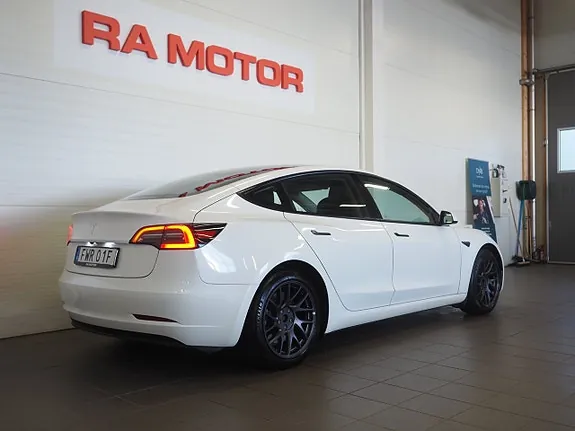 Tesla Model 3 2023 photo 5
