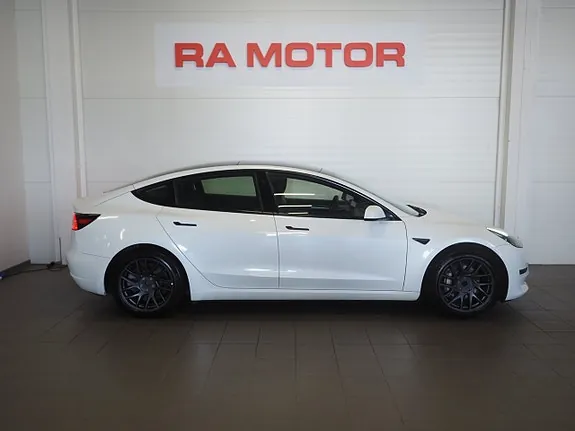 Tesla Model 3 2023 photo 4