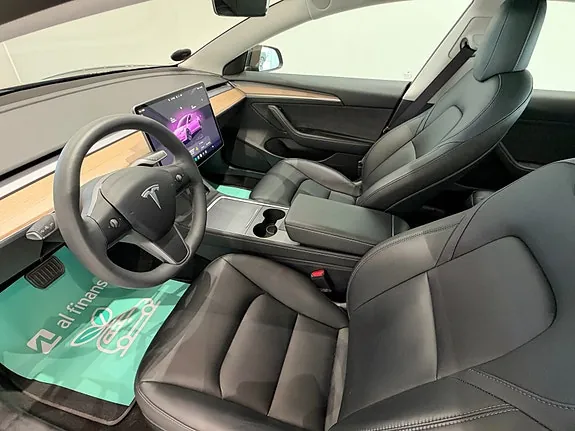 Tesla Model 3 2023 photo 4
