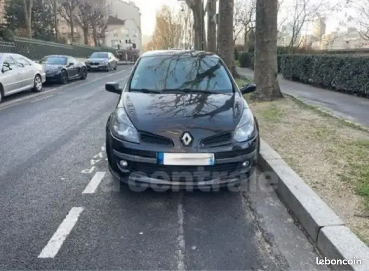 Renault Clio 2006 photo 2