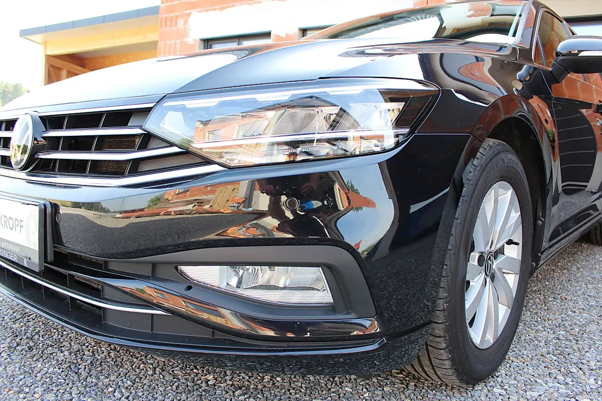 Volkswagen Passat 2023 photo 3