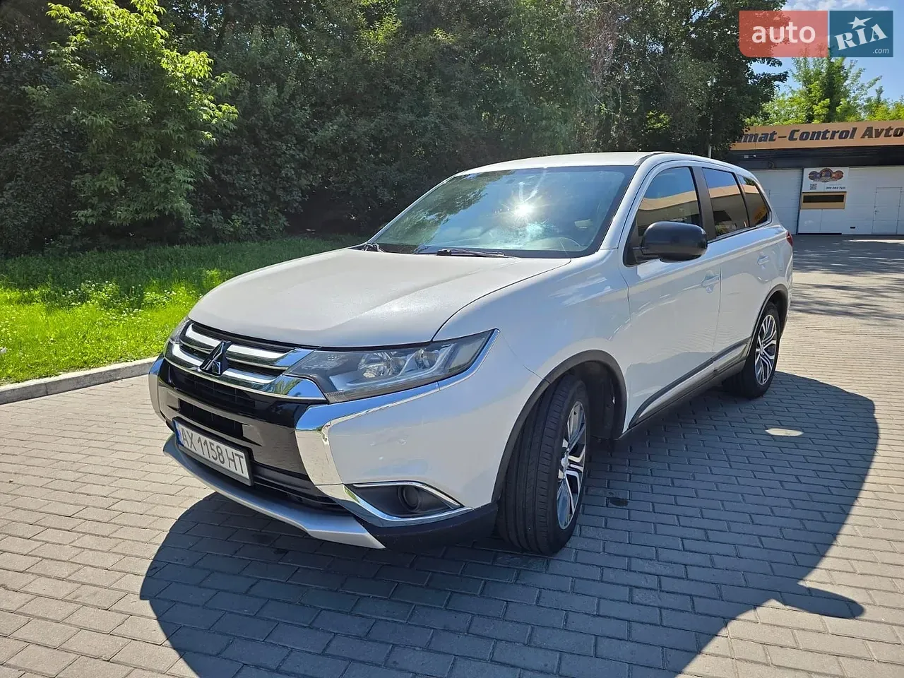 Mitsubishi Outlander 2018 photo 2