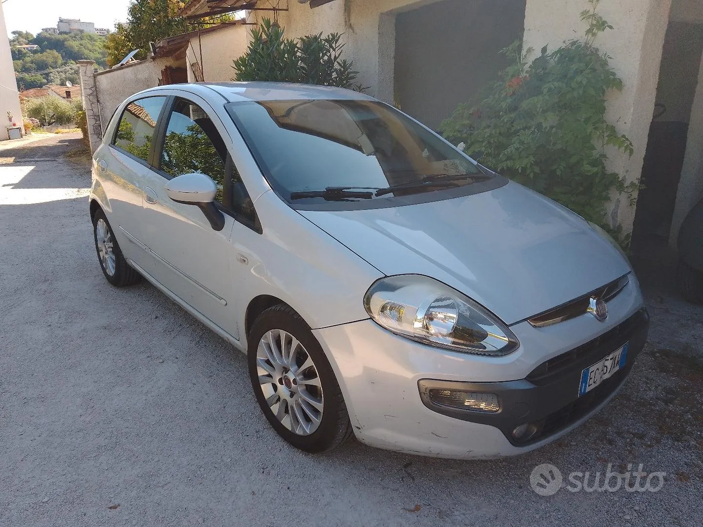 Fiat Grande Punto 2010 photo 2