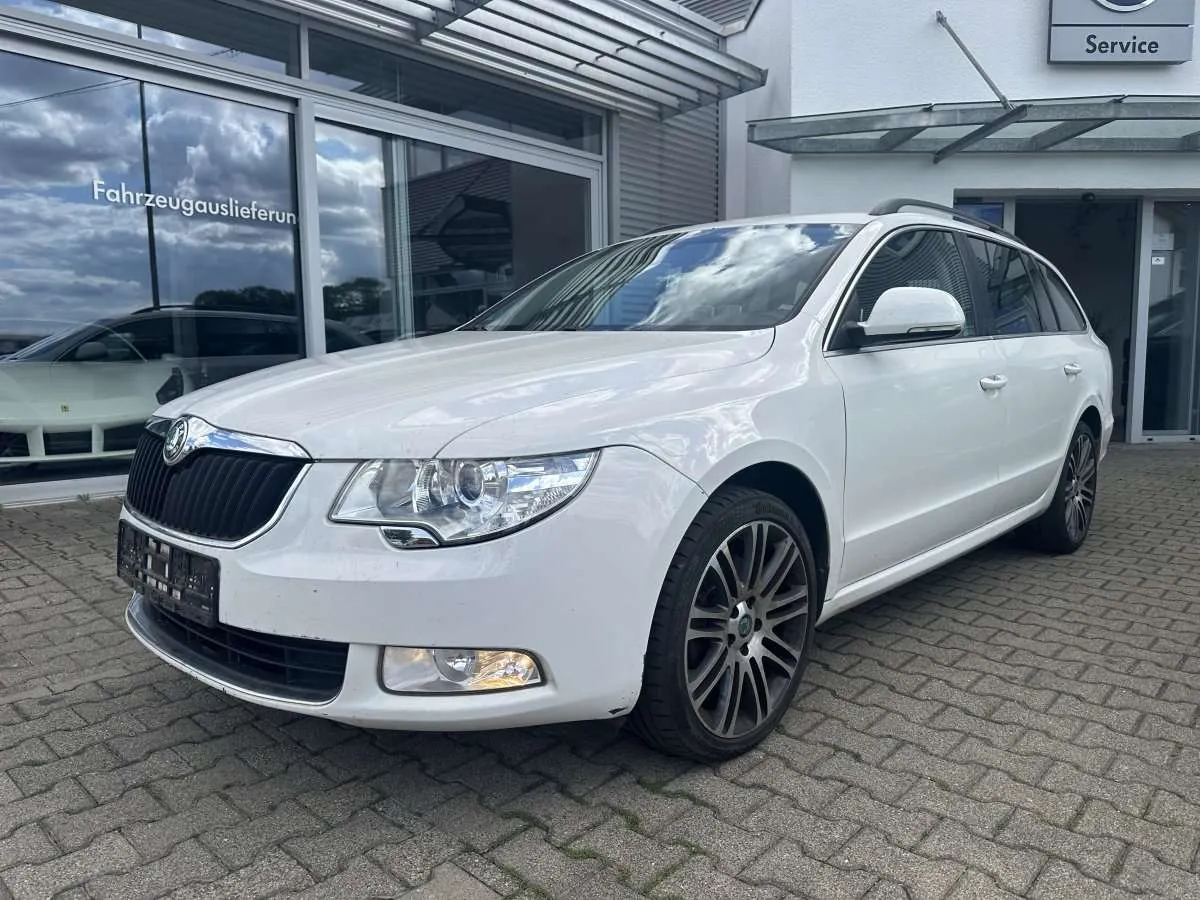 Skoda Superb 2012 photo 2