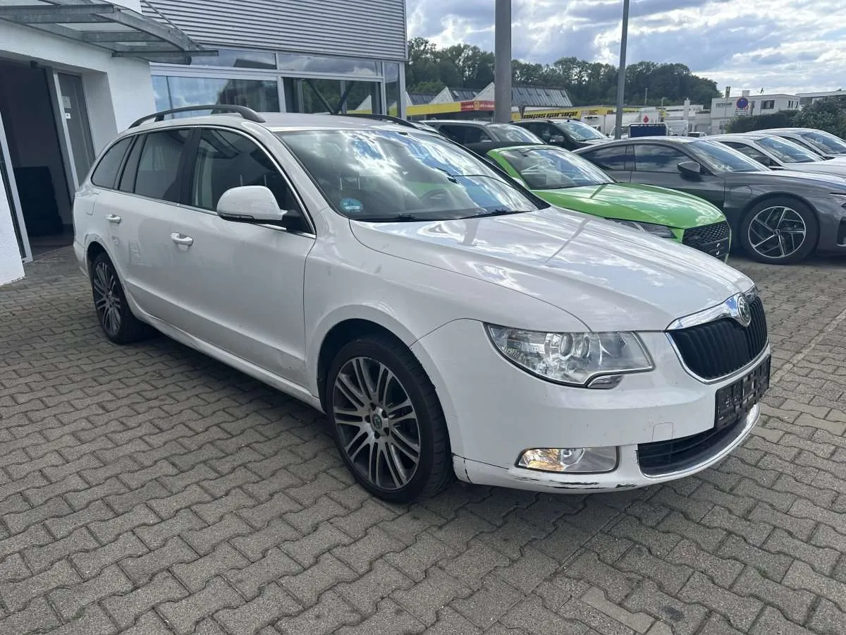 Skoda Superb 2012 photo 4