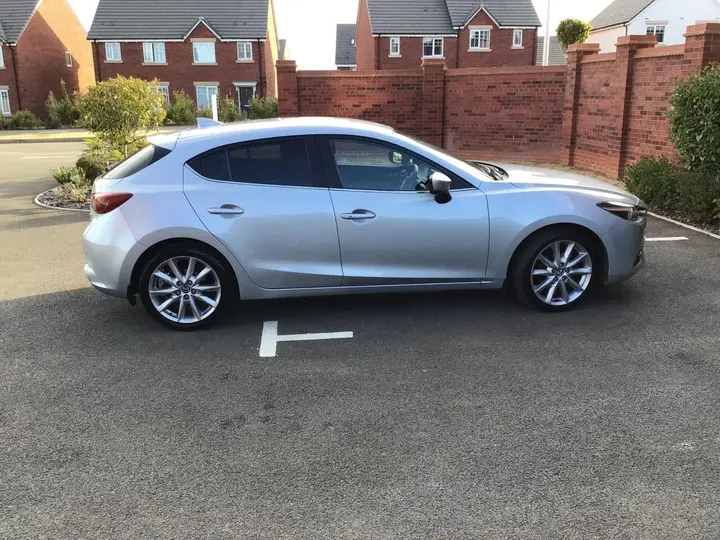 Mazda Mazda3 2018 photo 3