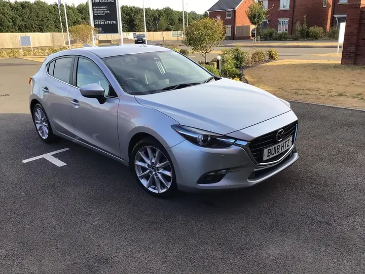 Mazda Mazda3 2018 photo 2