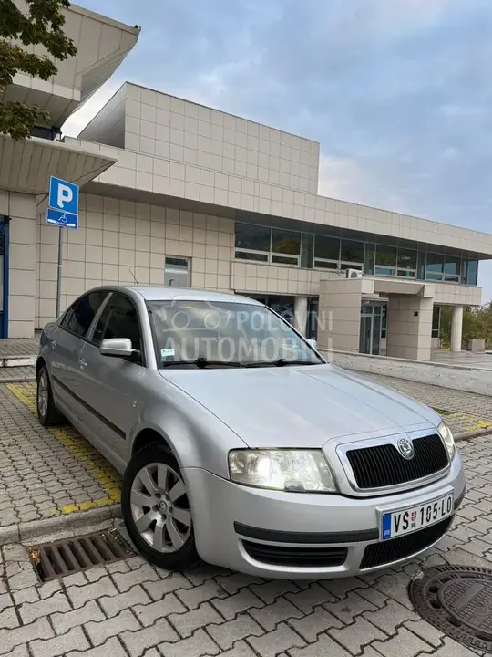 Skoda Superb 2003 photo 4