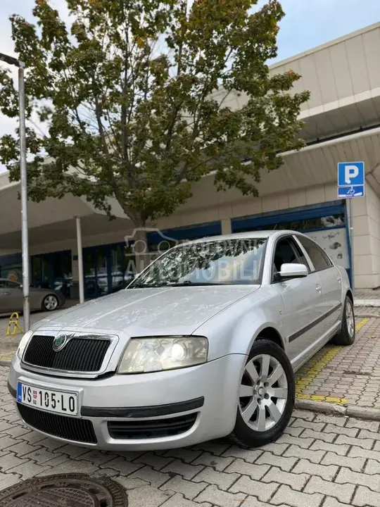 Skoda Superb 2003 photo 2