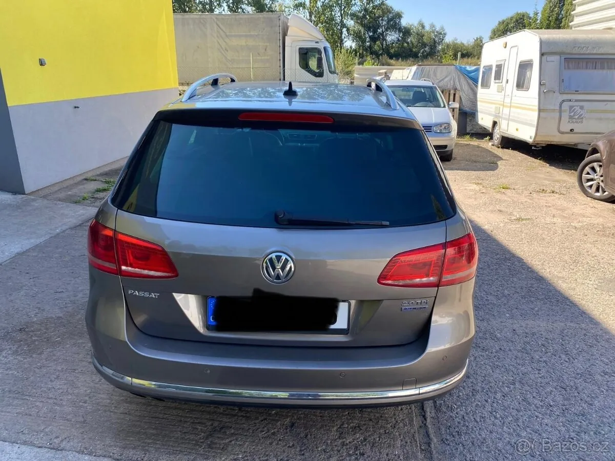 Volkswagen Passat 2011 photo 2