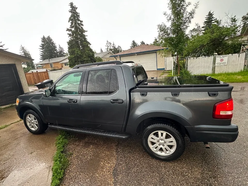 Ford Explorer Sport Trac 2010 photo 2