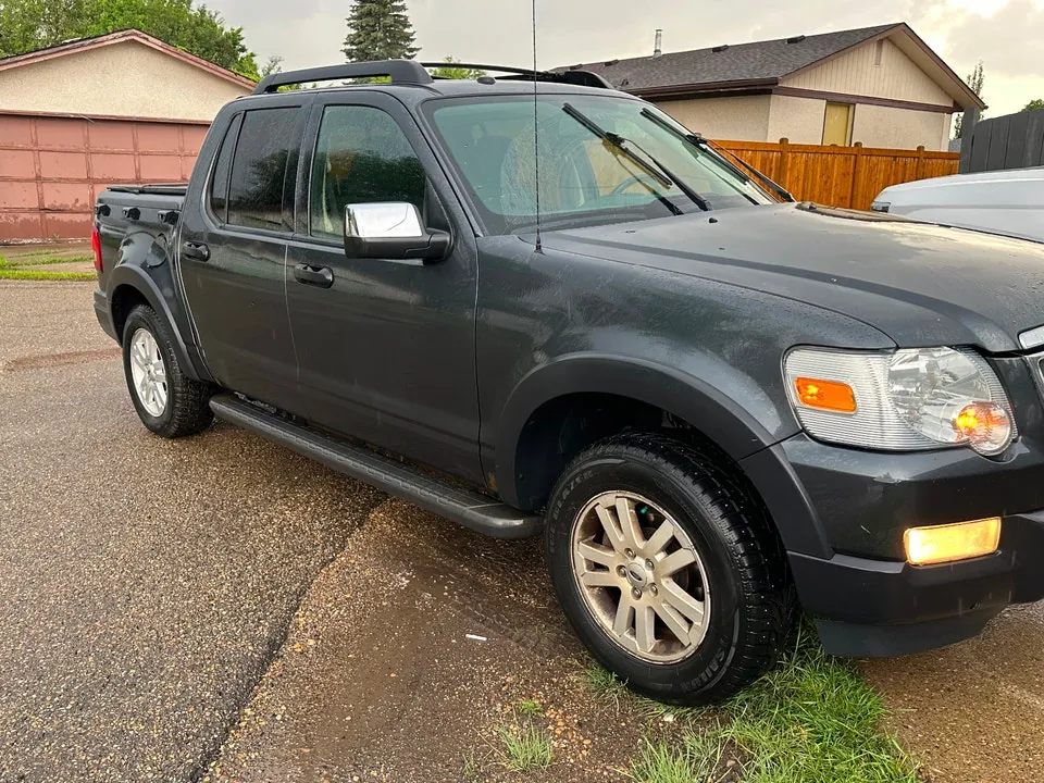 Ford Explorer Sport Trac 2010 photo 3