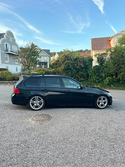 BMW 325I 2009 photo 3