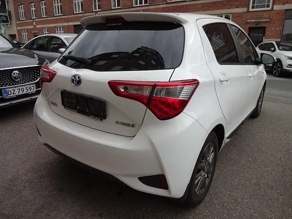 Toyota Yaris 2017 photo 5