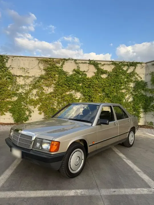 Mercedes-Benz 190 E