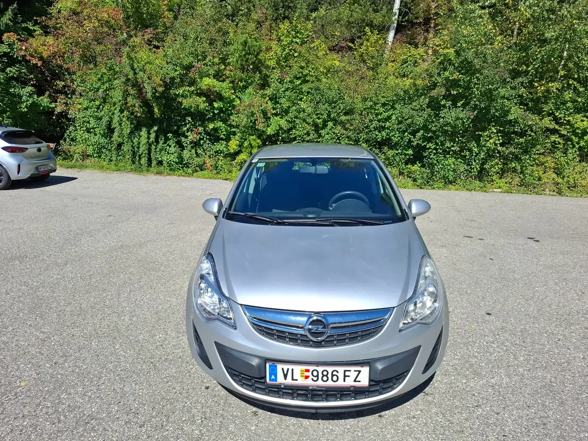 Opel Corsa 2011 photo 2