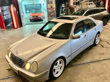Mercedes-Benz E-Class 2001 photo 2