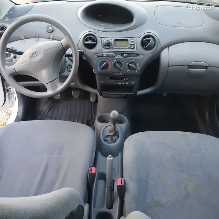 Toyota Yaris 2001 photo 2