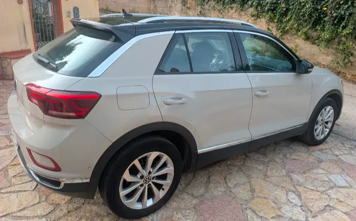 Volkswagen T-Roc 2022 photo 2