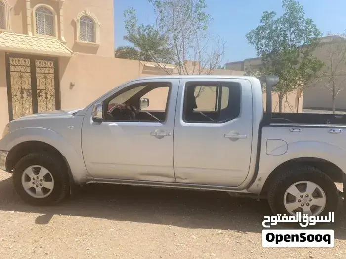 Nissan Navara 2010 photo 4