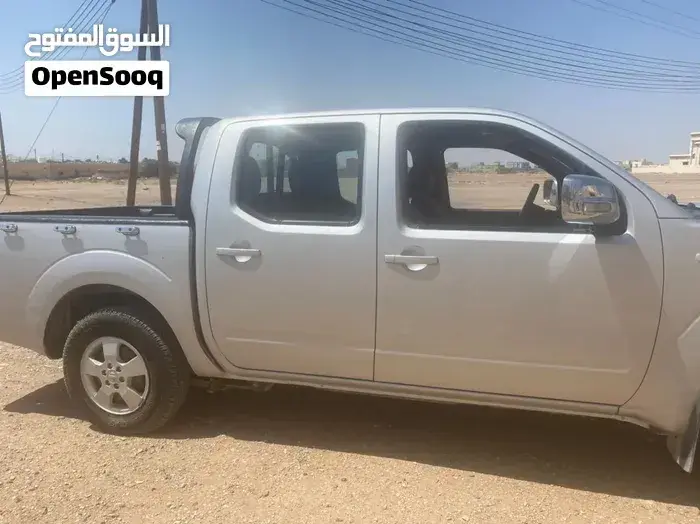 Nissan Navara 2010 photo 2