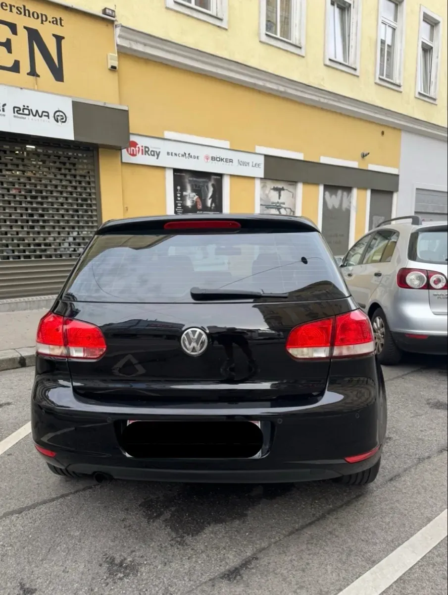 Volkswagen Golf 2011 photo 2