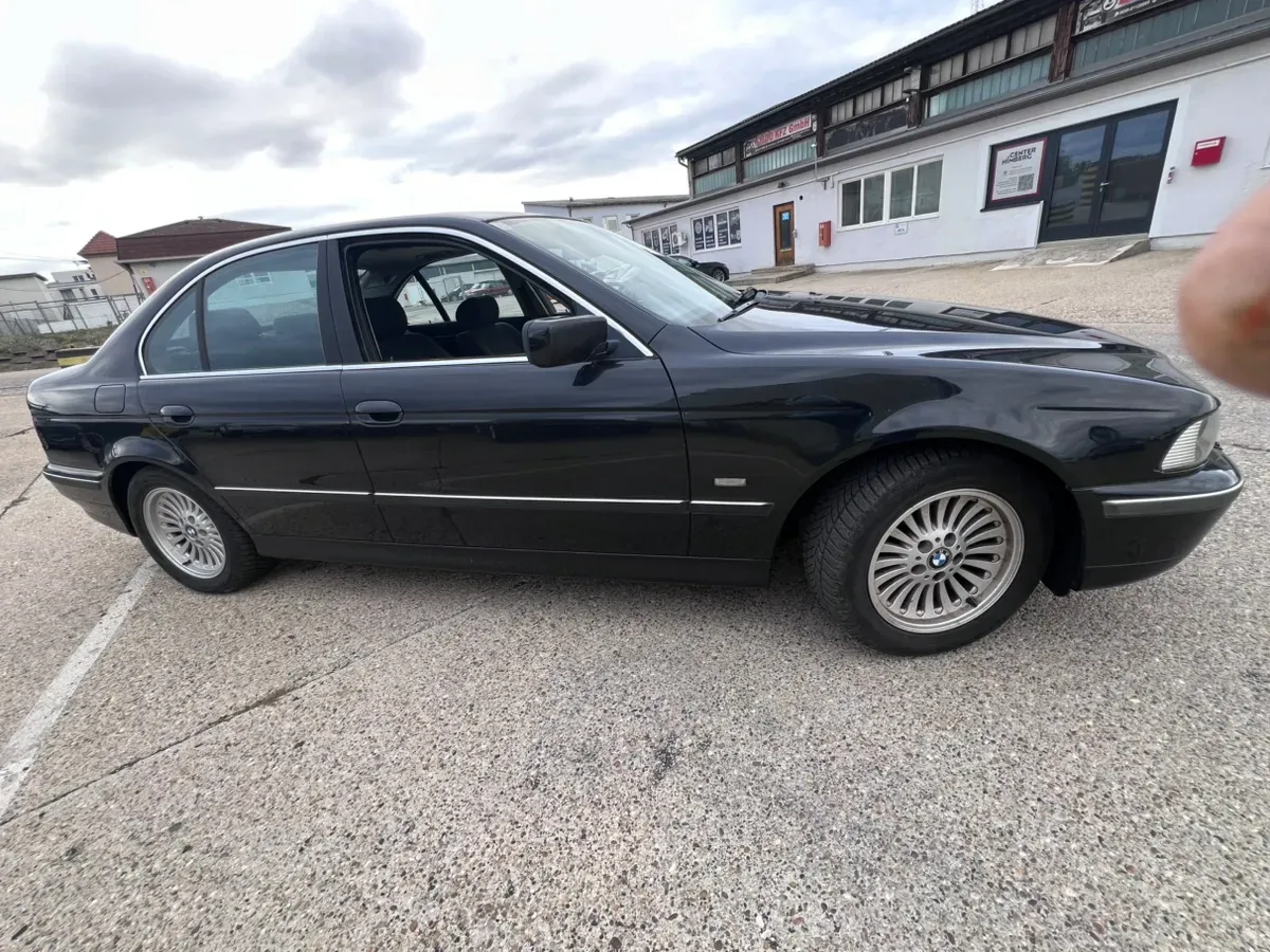 BMW 5 Series 2002 photo 2
