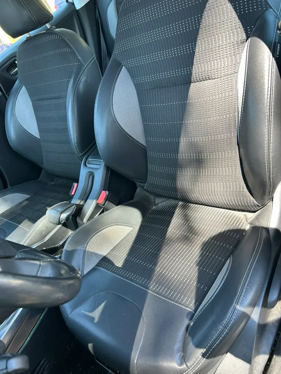 Peugeot 2008 2014 photo 2