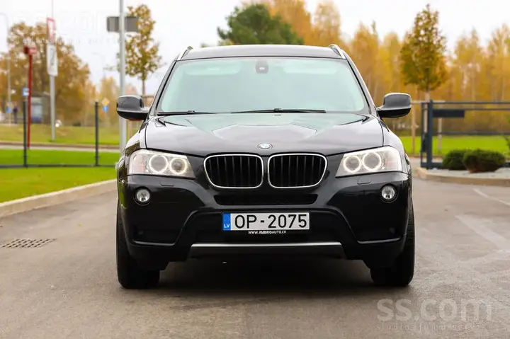 BMW X3 2011 photo 2