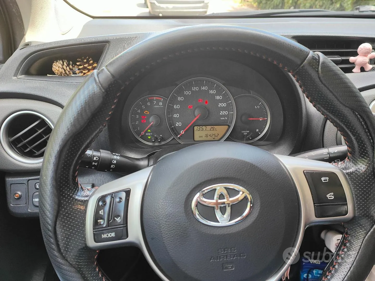 Toyota Yaris 2012 photo 4