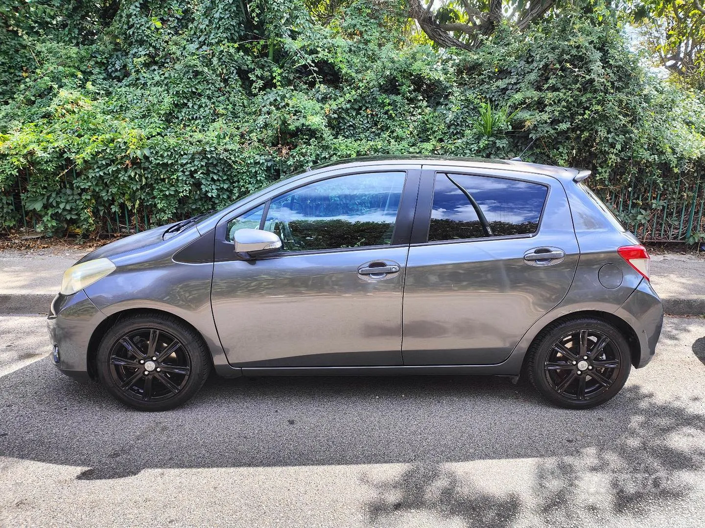 Toyota Yaris 2012 photo 3