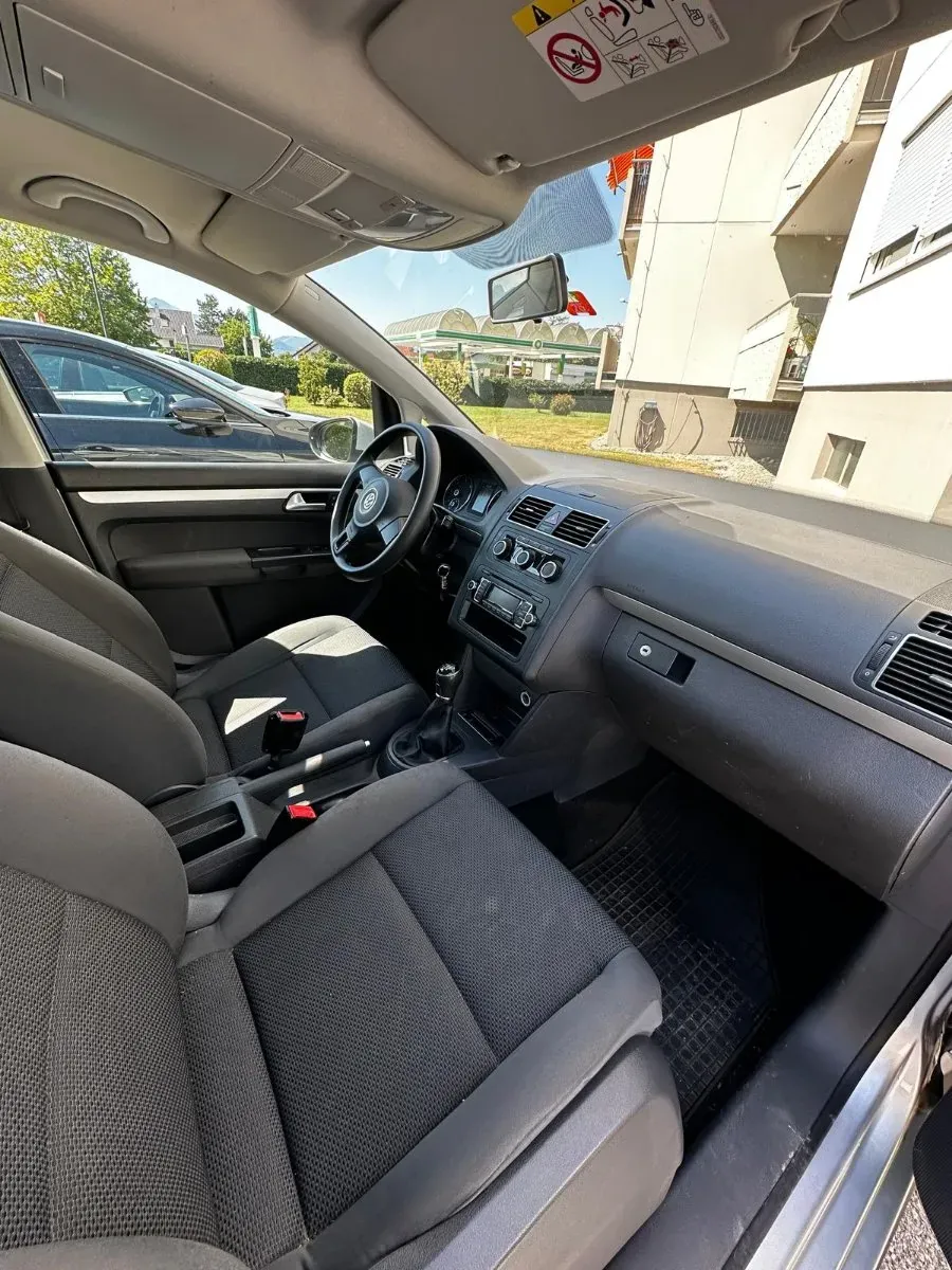 Volkswagen Touran 2015 photo 2
