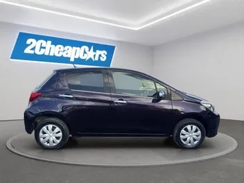 Toyota Vitz 2015 photo 5