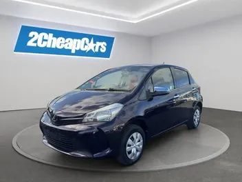 Toyota Vitz 2015 photo 2