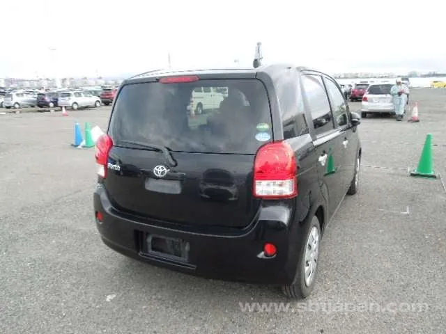 Toyota Porte 2016 photo 4