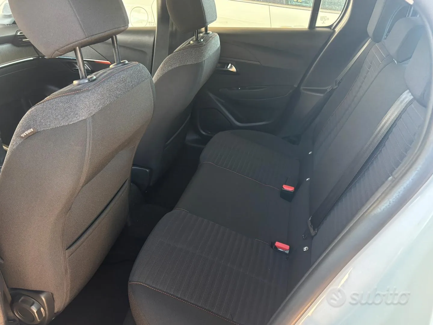 Peugeot 208 2022 photo 5