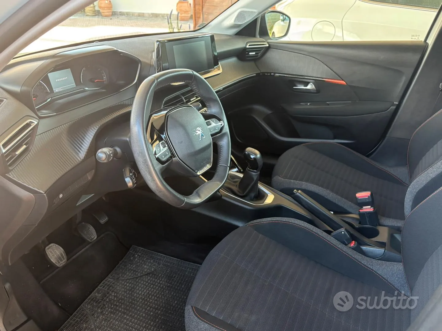 Peugeot 208 2022 photo 4