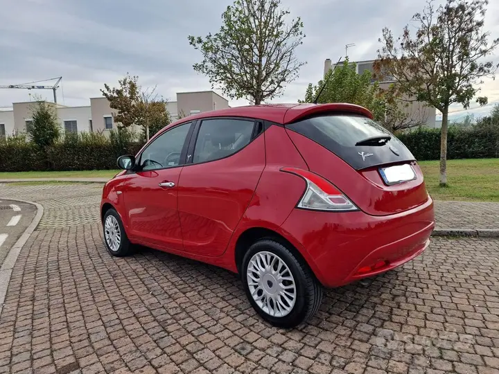 Lancia Ypsilon 2017 photo 2