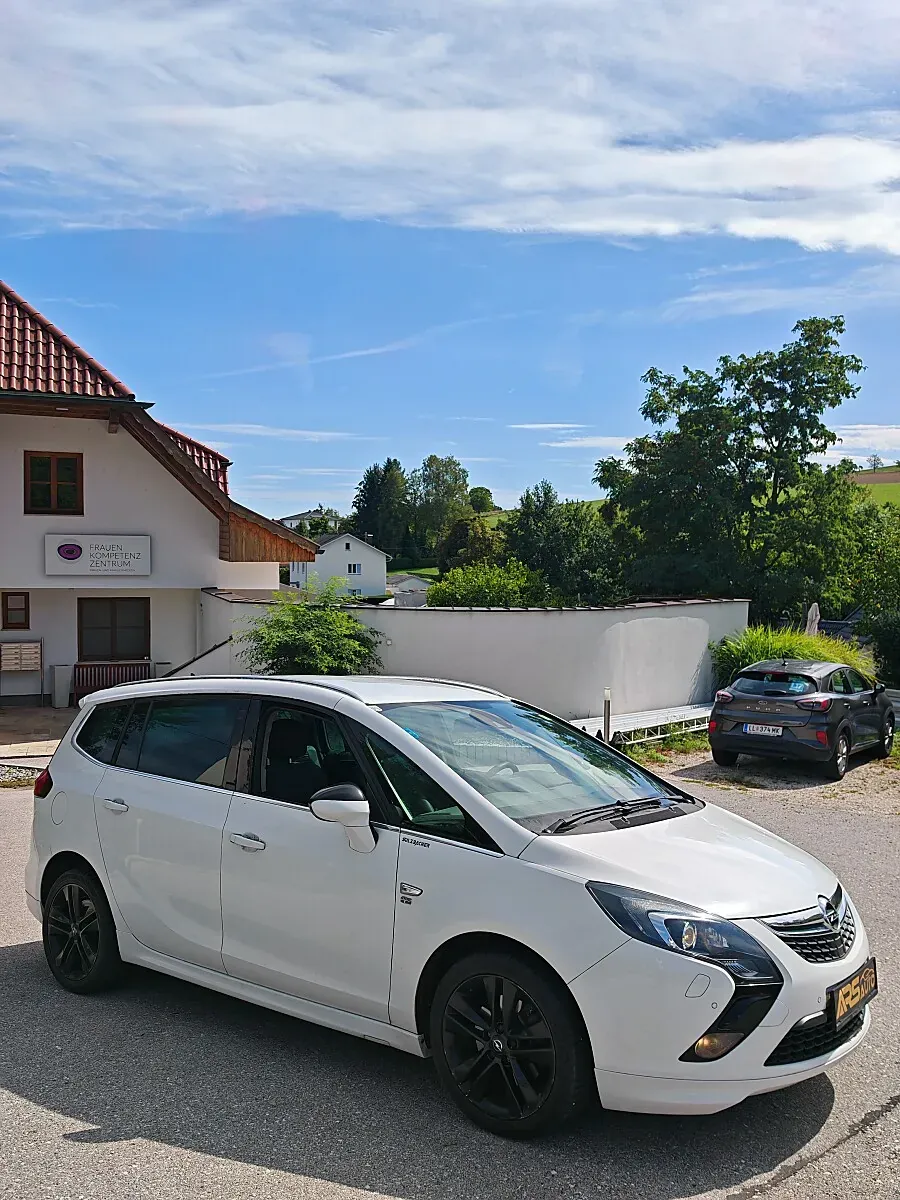 Opel Zafira Tourer 2014 photo 3