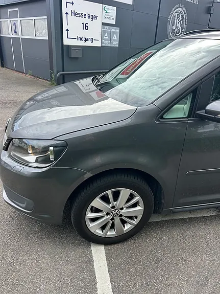 Volkswagen Touran 2012 photo 4