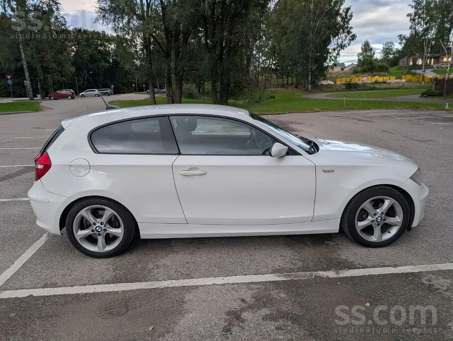 BMW 118D 2009 photo 2