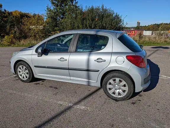 Peugeot 207 2009 photo 4