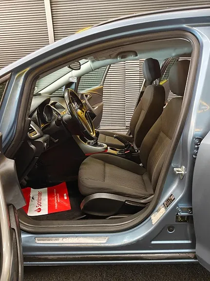 Opel Astra 2011 photo 5