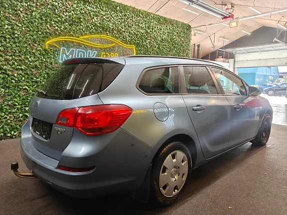 Opel Astra 2011 photo 4