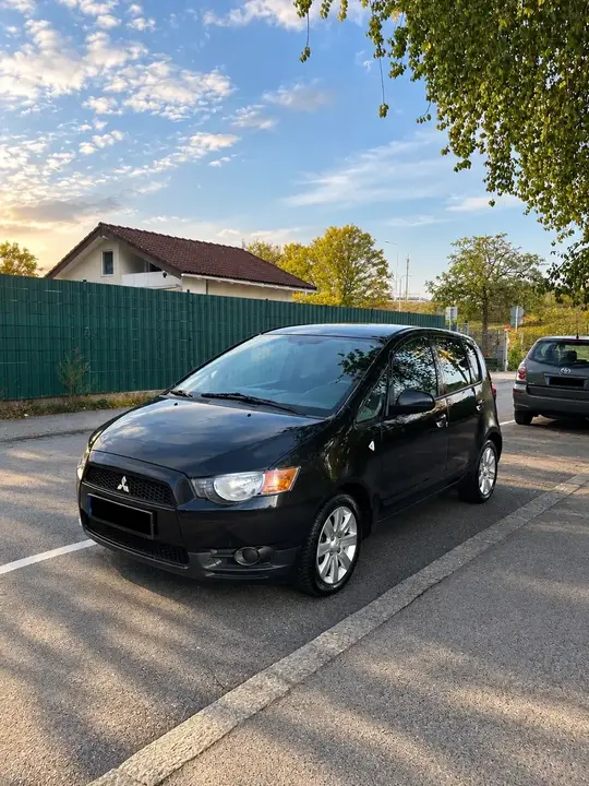 Mitsubishi Colt 2011 photo 2