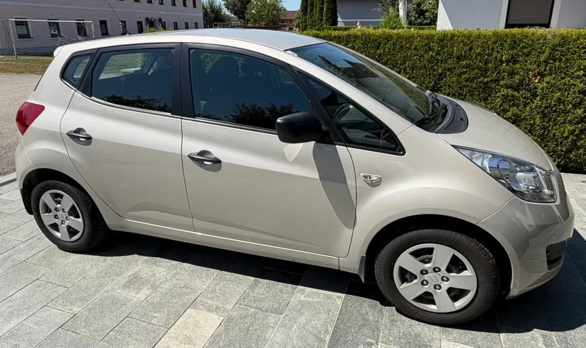 Kia Venga 2010 photo 3