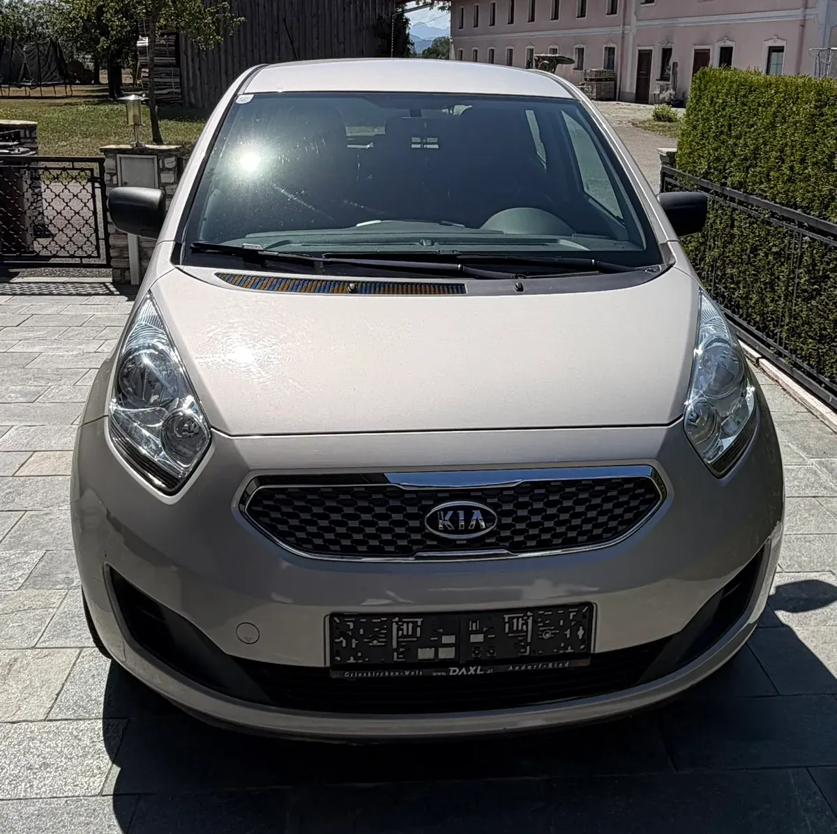 Kia Venga 2010 photo 2